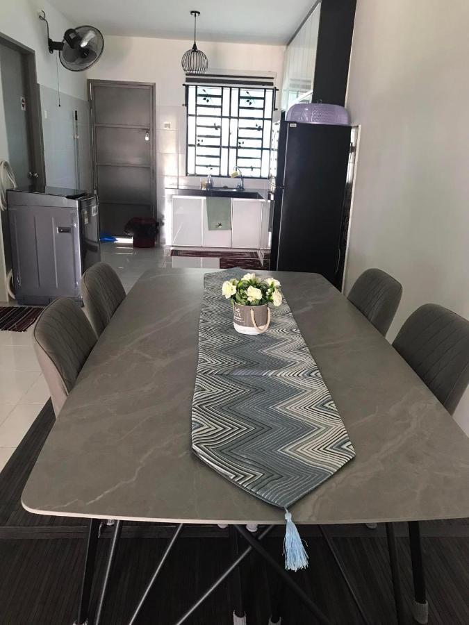 Chempaka Holiday home Seri Iskandar
